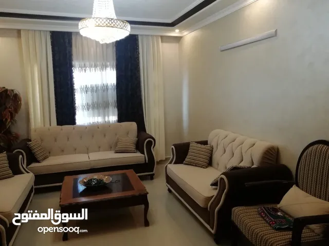 شقة مميزه والبناية على (ثلاث شوارع)في ام زويتينة حد الجبيهة وشارع الاردن اطلاله على شارع الأردن