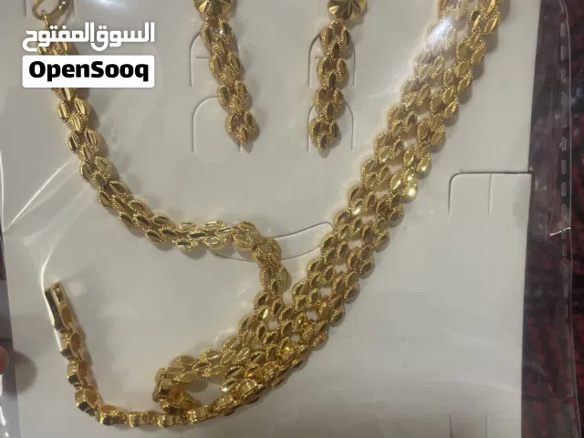 اكسسوارات ايطالية مكفولة اللون