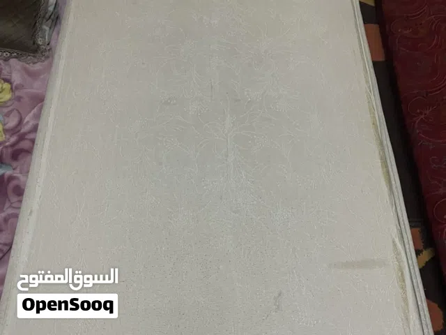 فراش سرير فردي عندي قطعتين وطاوله تلفاز