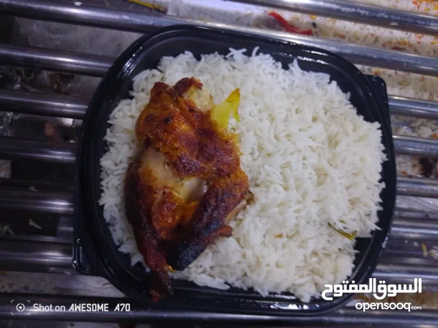 وجبات اعاشة لعمال المشاريع وفاعلي الخير