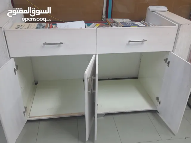 كاونتر خشب بحالة جيدة جدا وبسعر مغري للاصحلب المحلات