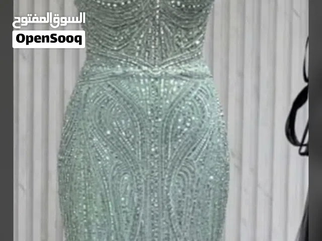 للبيع فساتين اعراس وسهرات