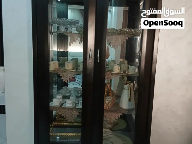 فضيه مدهونه بالون بني  غامق خشب زان و بحالة ممتازة جدا للبيع