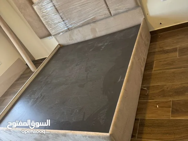 سرير مجوز مع تخرين (هيدروليك) جديد لم يستخدم