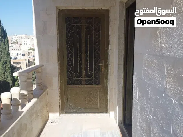 شقة طابقية مميزة للايجار