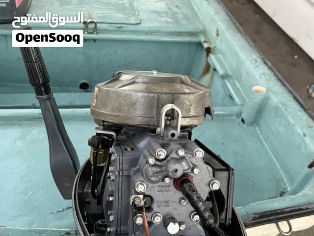 قارب 18 قدم مع ملكيته