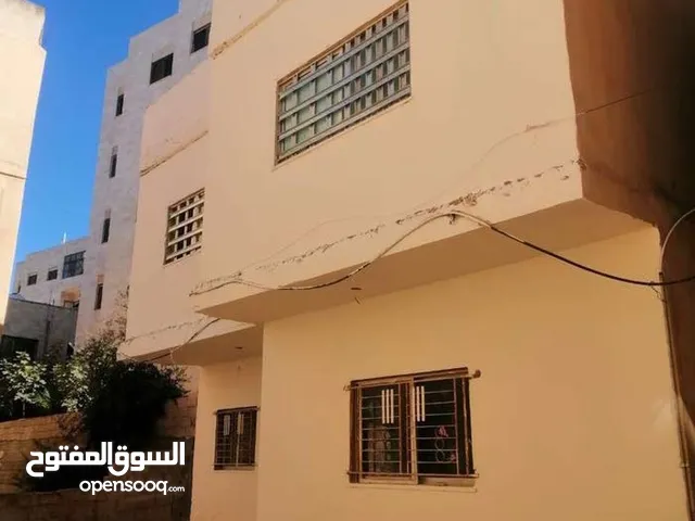 عمارة من طابقين للبيع في الحي الشرقي