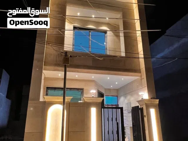 دار للبيع 100م. ثلاث طوابق 4غرف نوم وصالة ومطبخ وصيحات