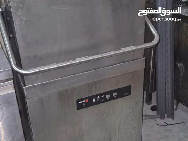 We buy and sell equipment for all supplies for restaurants, cafes and bakeries