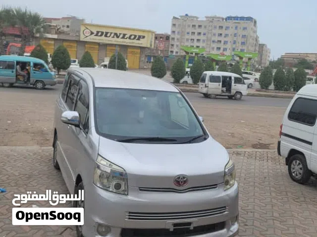 2010 تويوتا فوكسي Noah S-Z