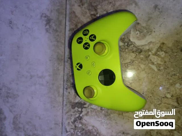 جوستك إكس بوكس سيريس إس باله اصليه لوك استيكر تتميز بل لون الاخضر مع الأبيض مصممه بل نوع مريح لليد