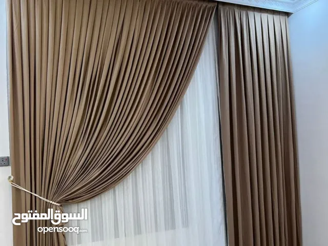 مرحباً بكم في عالم الامتياز... حيث يلتقي الذوق الرفيع بالفخامة المتقنة! في "ستائر وبرادي الامتياز"،