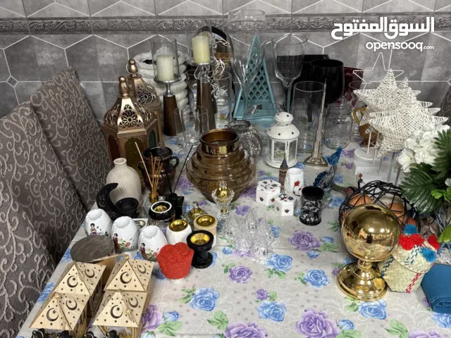 للبيع مجموعة من التحف والمناظر الزينة