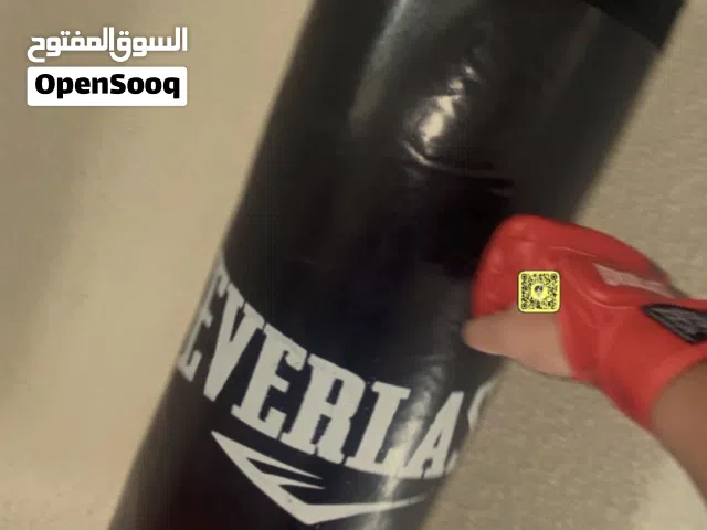كيس ملاكمه بحالت الجديد مع قفازات (MMA)