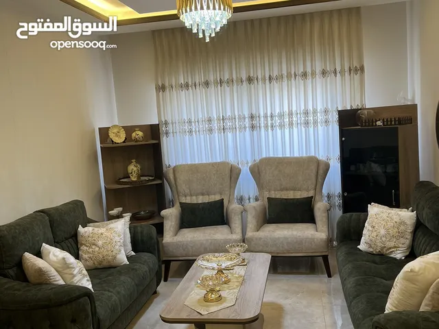 غرفة ضيوف مع سفرة