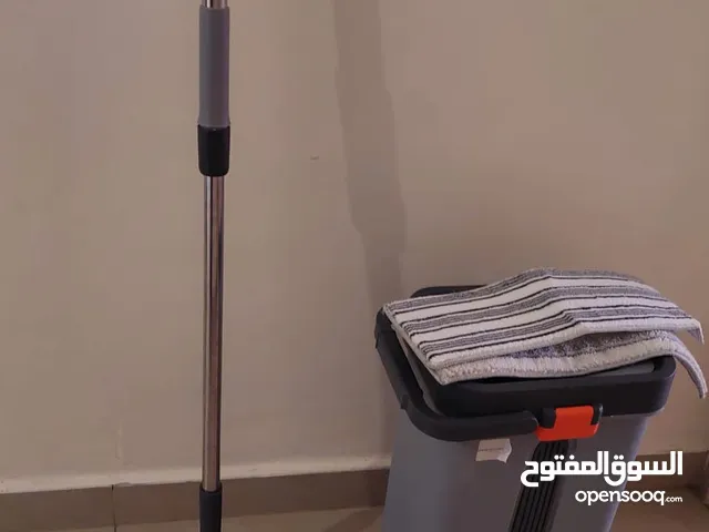 سطل مسح فصل بين الماء النظيف والماء المتسخ مع عجلات قابل للجر مع مماسح مايكروفايبر عدد 2