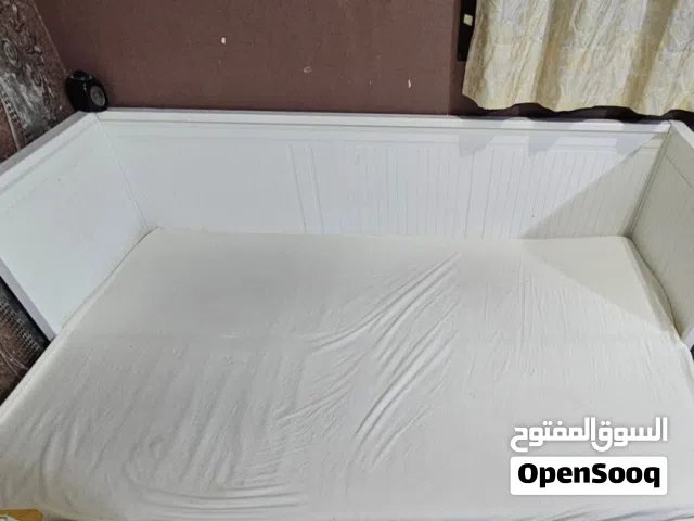 سرير سوفا بيد بحاله ممتازه جدا