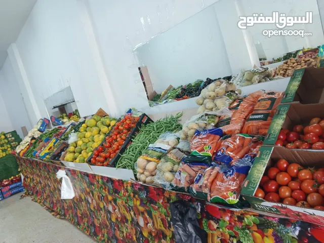 رفوف خشب استعمال شهر