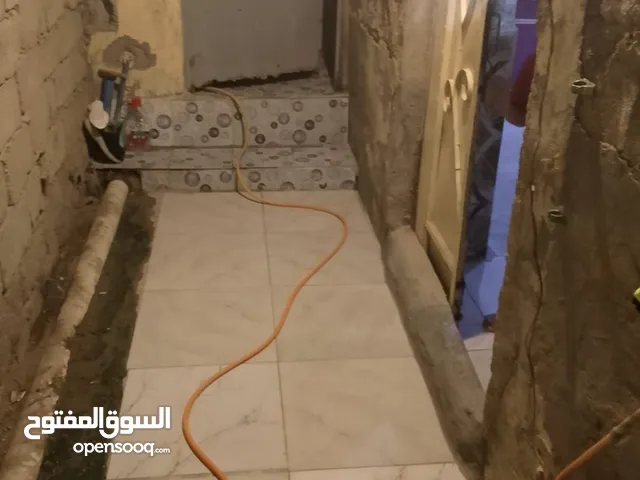 بيت تجاوز غرفتين وهول ودوانية عكادة وسقف ثانوني كلة بي وارش وسطح ما علي كص