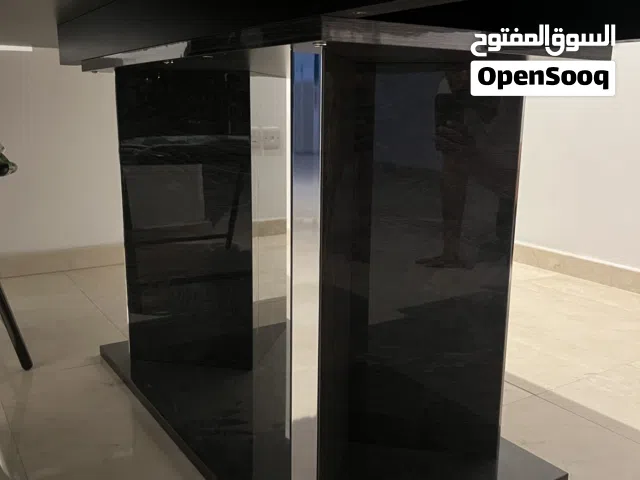 طاولة طعام ايطالي الصنع بدون كراسي