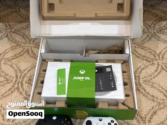 اكس بوكس سيريس اس %100نضافه مع ايدين وجميع اغراضه جهاز وكاله .وفي حساب قوي اذا ودك.