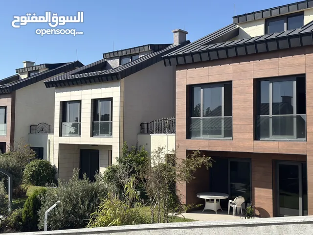 مجمع فاخر مكون من 6 فلل حديثة البناء في بيليكدوزو، إسطنبول