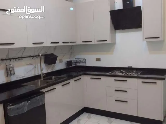 مختص فك وتركيب وصيانة جميع انواع المطابخ 66655555