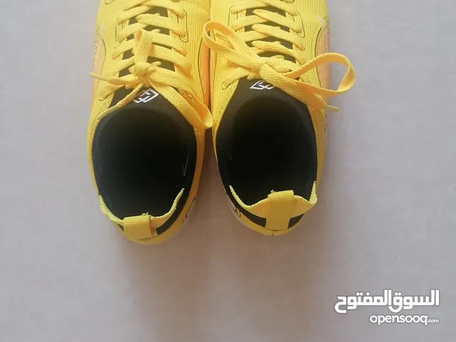 Boys Athletic Shoes in Hawally