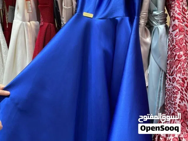 الفستان الملكي الأزرق