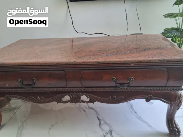 مجموعة طاولات خشبية