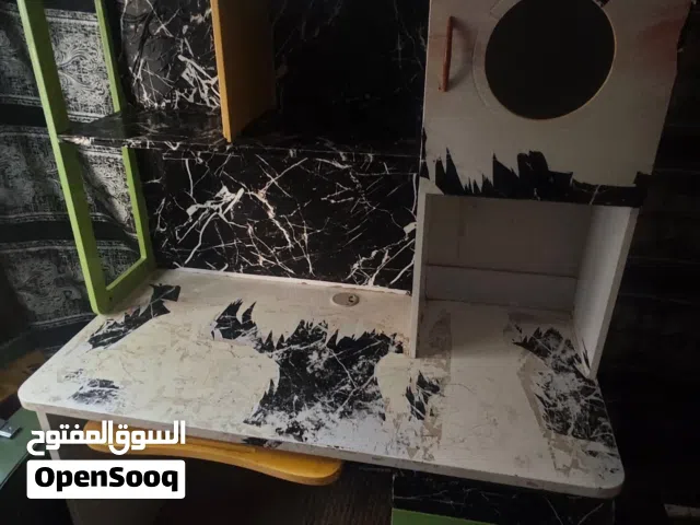 طاولة كاملة للبيع ب300 نظيفة ربي يبارك اتصل ب الرقم في الوصف