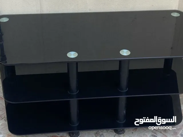 طاولة زجاجية لون اسود نظيفة جدا