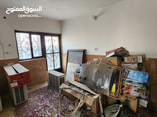 للبيع منزل غير مسكون في الجمعيات الاولى، للبيع فقط