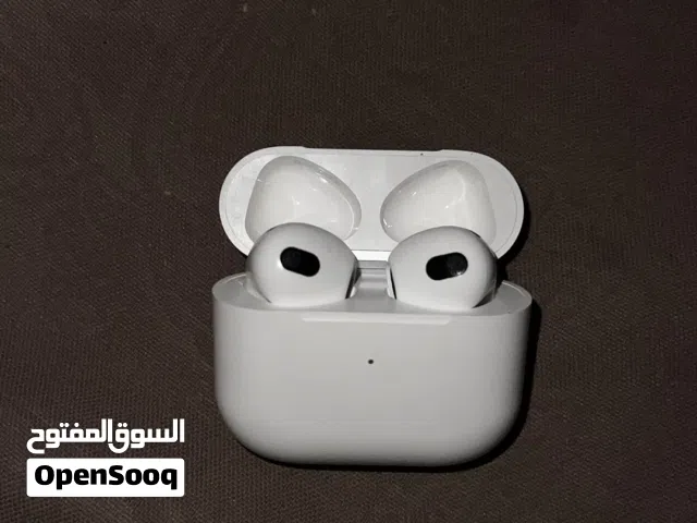 ايربودز اير 3 مش مستخدمة مستخدمة مرة وحدة من سنة و لتو قاعدة جديدة