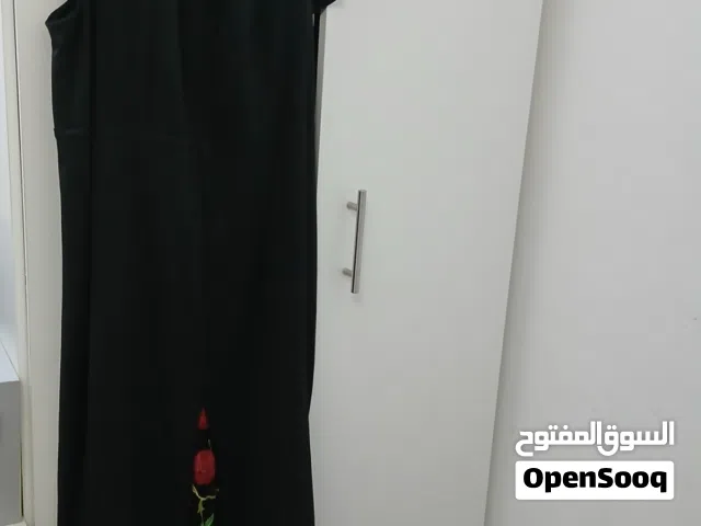 فستان اسود ثقيل جديد