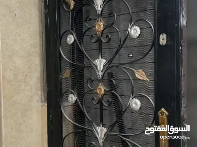 باب حديد يعتبر جديد