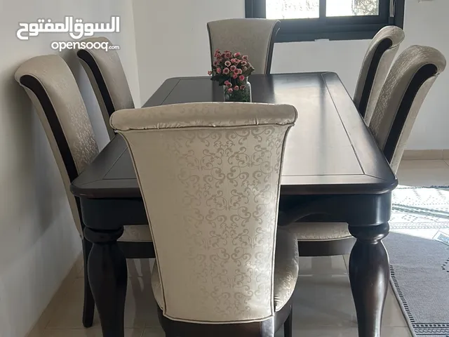 طاواة سفرة خشب زان بحالة ممتازة