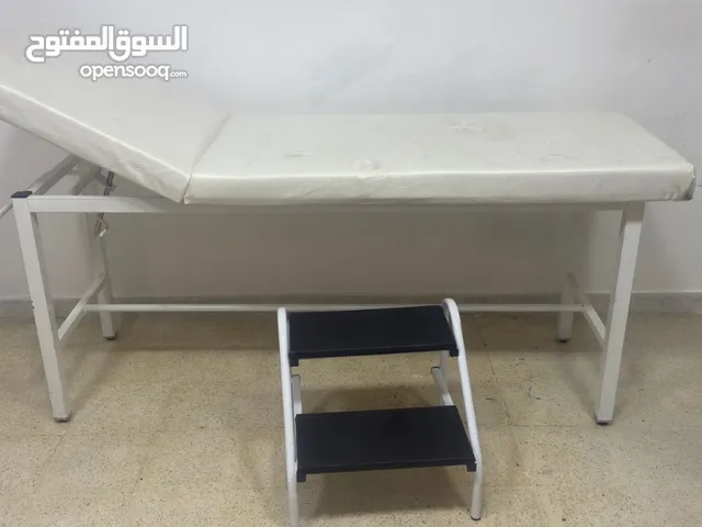 طاولة مساج/فحص طبية بحالة ممتازة للبيع