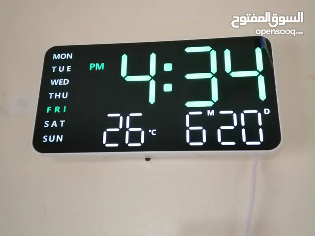 ساعات حائط مضيئة بالكهرباء او البطارية