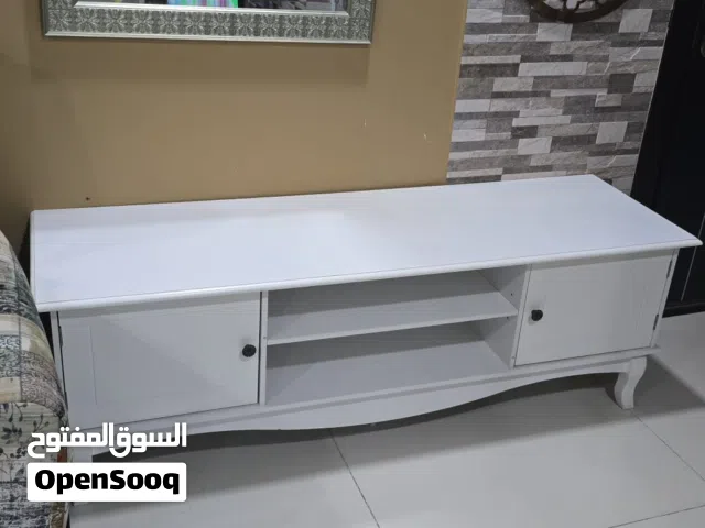 طاولة تلفزيون