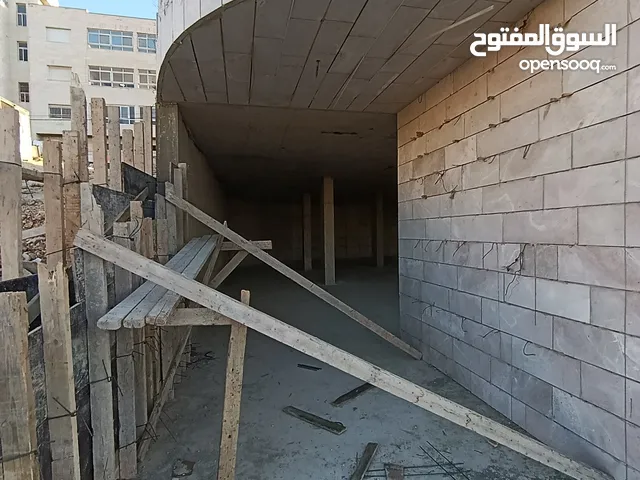 محلات تجاريه للايجار  بناء جديد كهرباء3فاز ساحه للتحميل وتنزيل بناء جديد مساحه بين الاعمده الاسمنتيه