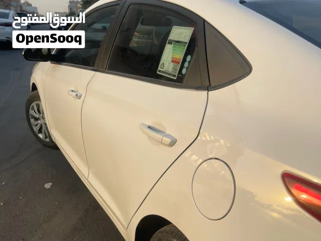 هونداي أكسنت 2019 ستاندر أبيض نظيفة - قير وماكينة شرط