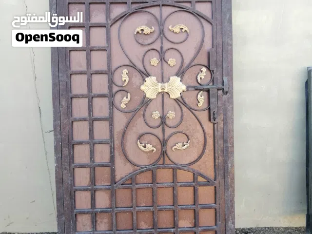 ابواب اثنان واحد المنيوم واحد فولاذي محاله جيده والمقاسات موجوده في الاعلان المنيوم وفي فولاذي