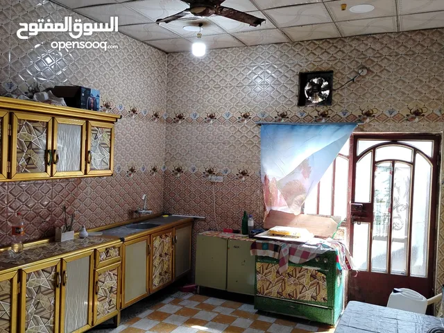 180 m2 4 Bedrooms Townhouse for Sale in Basra Kibasi