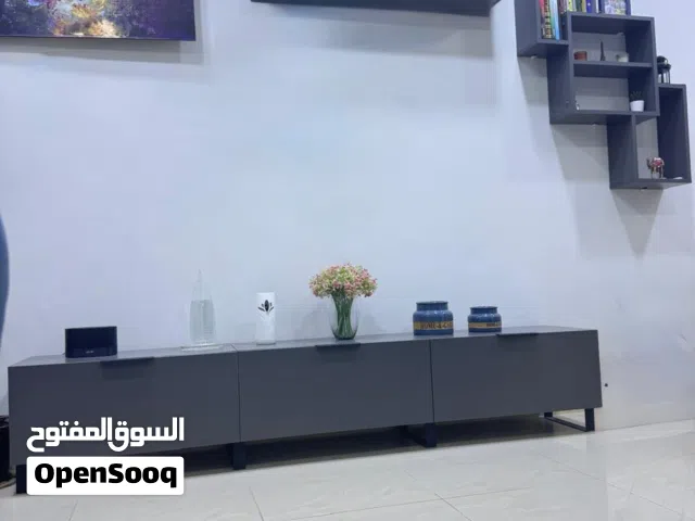 ميز تلفزيون للبيع