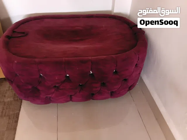 طاولة ضيوف تفصيل ممتازة خشب لاتيه.. تحتاج لوح قزاز. لمن يريد .  مافيها اي اشي  . بسعر لقطة  15 دينار