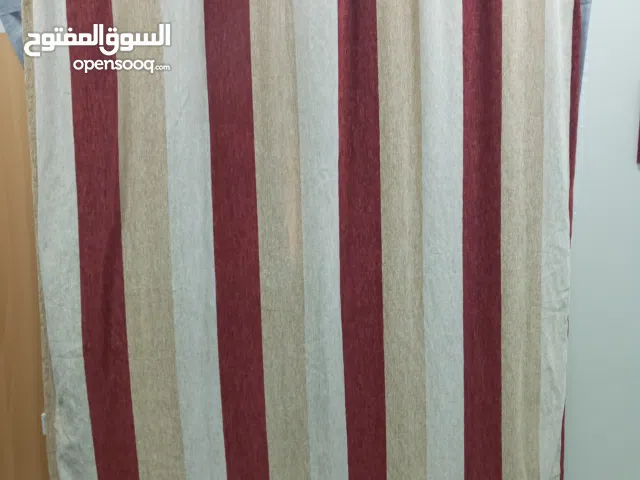 للبيع ستارة قسمين مع الحديد شبه جديد