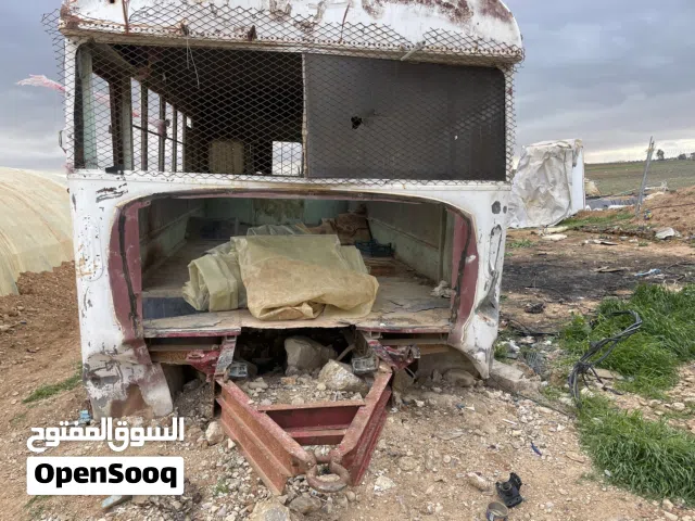 هيكل باص قديم