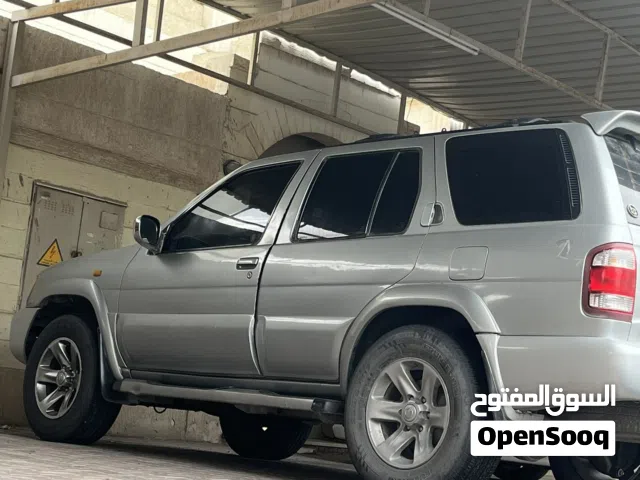 2005 Nissan Pathfinder XE