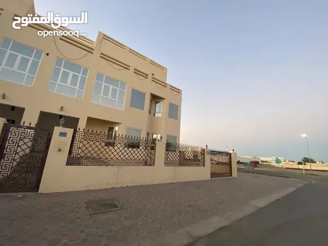 450 m2 More than 6 bedrooms Villa for Rent in Muscat Al-Hail